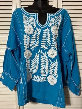 Blue Embroidered Boho Blouse with White Floral Detail. XL
